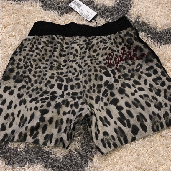 Dolce and Gabbana silk shorts - Picture 2 of 4